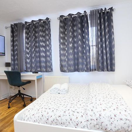 Fabulous Room With En-Suite Bathroom And Shared Kitchen Thamesmead  Zewnętrze zdjęcie