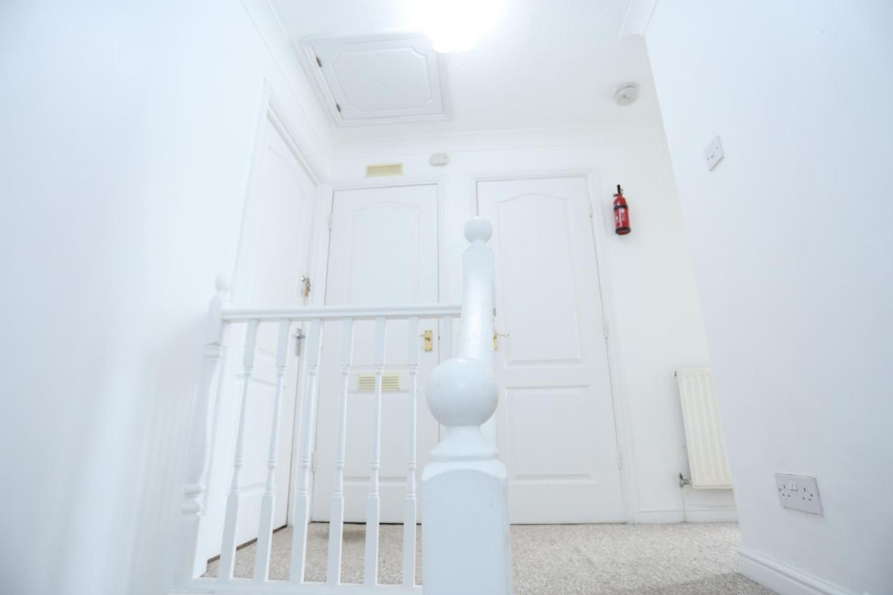 Fabulous Room With En-Suite Bathroom And Shared Kitchen Thamesmead  Zewnętrze zdjęcie